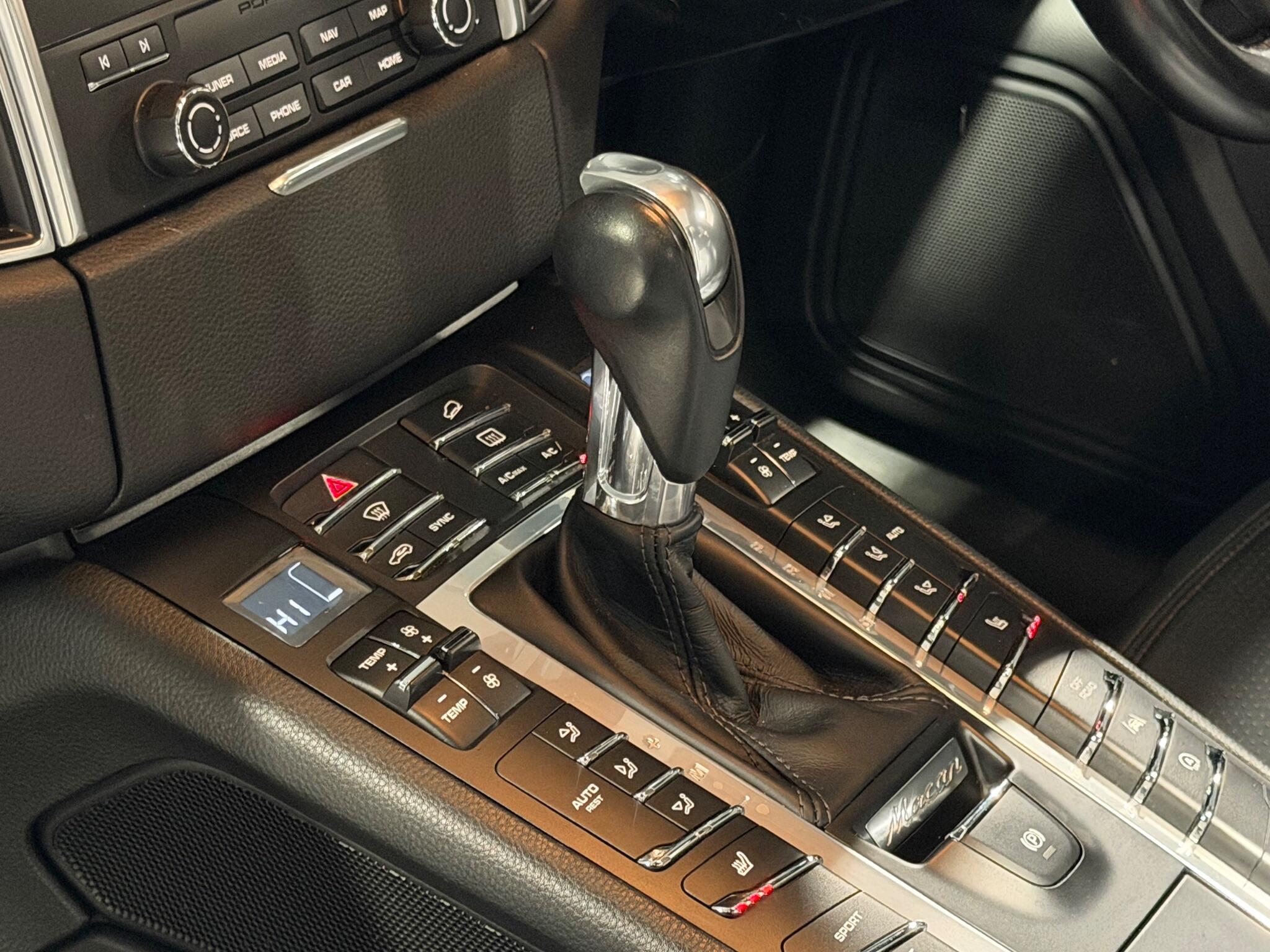 Porsche Macan 2.0T SUV 5dr Petrol PDK 4WD Euro 6 (s/s) (252 ps)